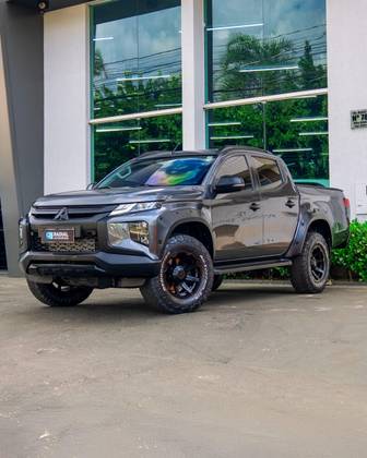 MITSUBISHI L200 TRITON 2.4 16V TURBO DIESEL SPORT HPE-S CD 4P 4X4 AUTOMÁTICO